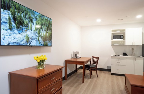 Langley Hotel | Travelodge by Wyndham Langley