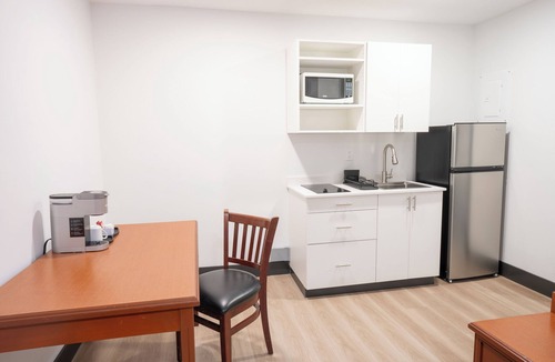 Langley Hotel | Travelodge by Wyndham Langley