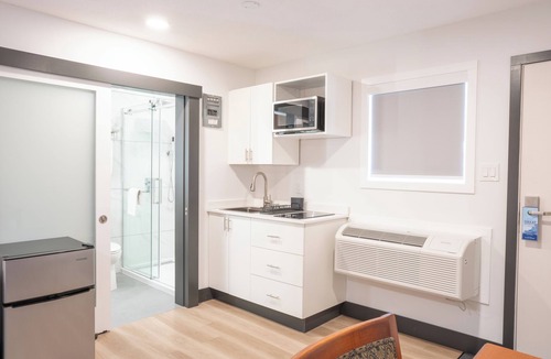 Langley Hotel | Travelodge by Wyndham Langley