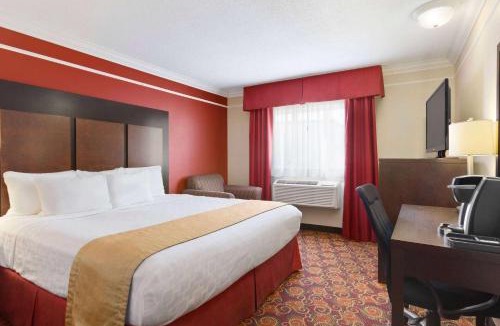 Meadow Lake Hotel | Travelodge by Wyndham Meadow Lake