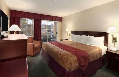 Regional District of Nanaimo Hotel | Travelodge by Wyndham Nanaimo