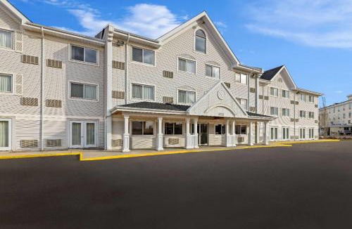 Regina Hotel | Travelodge Suites by Wyndham Regina - Eastgate Bay