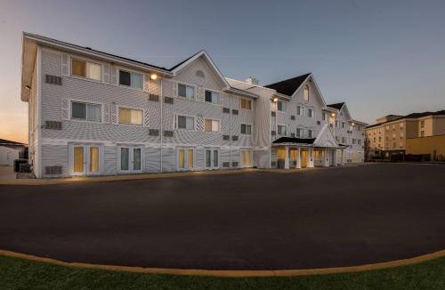 Regina Hotel | Travelodge Suites by Wyndham Regina - Eastgate Bay