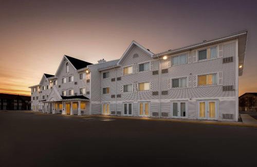 Regina Hotel | Travelodge Suites by Wyndham Regina - Eastgate Bay