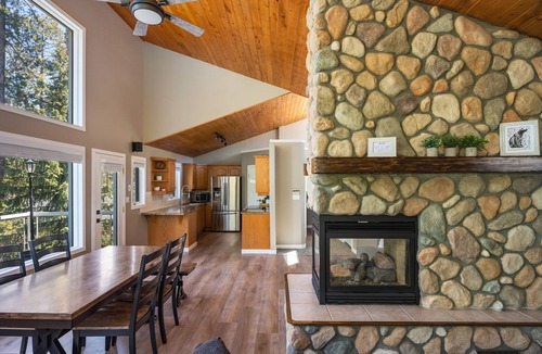 East Kootenay Ski Chalet | Tree Tops Chalet - Private Hot Tub & Massage Chair