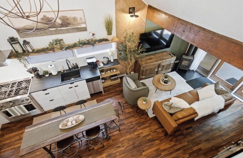 Innisfil House | Treehouse Cabin by the Beach w/Hot Tub