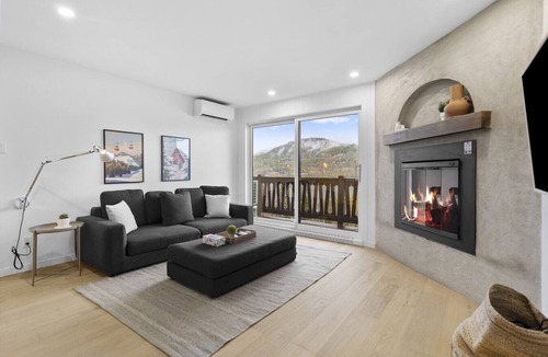 Mont-Tremblant House | Tremblant Lakeview Retreat w/Balcony & Fireplace