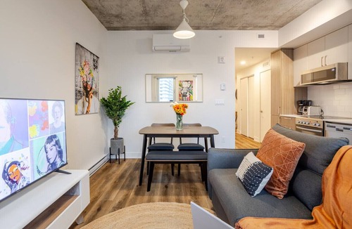 Shaughnessy Village Apartment | Trendy 1BDR Apartment in the Heart of DT MTL