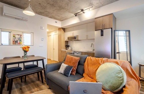 Shaughnessy Village Apartment | Trendy 1BDR Apartment in the Heart of DT MTL