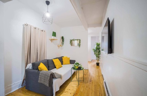 Sainte-Marie Apartment | Trendy 4 BR Home Ideal for Student Groups