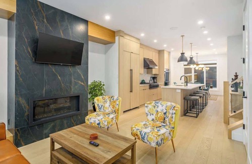 Bridgeland House | Trendy Bridgeland | Fireplace | King Beds | AC