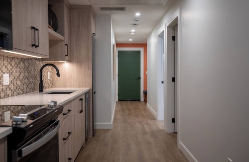 Regional District of Nanaimo Hotel | Tropical Suite 203 - The Agora a Boutique Hotel