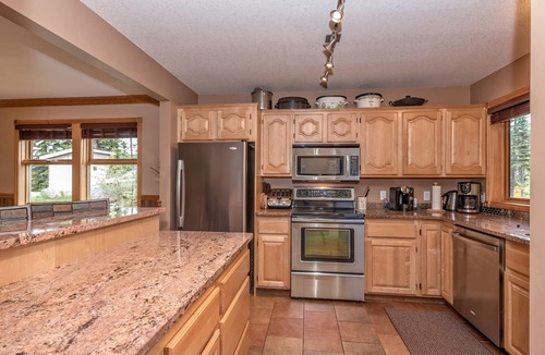 Silver Star Mountain House | Twin Peaks A. True ski-in ski-out. 4-BR 4-BA 2300 sq ft 3 levels sleeps 15