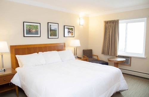 Hinton Hotel | Twin Pine Inn & Suites