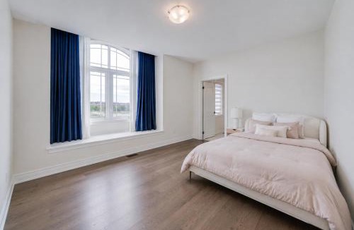 East Gwillimbury House | Two Private Rooms with Private Bath, Shared Kitchen and Laundry