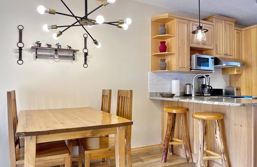 Harvie Heights House | Two Storey Cozy Chalet W/2BR&2BA Balcony Mountain Views/By Banff Gate/Sleep 6