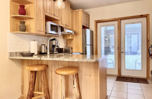 Harvie Heights House | Two Storey Cozy Chalet W/2BR&2BA Balcony Mountain Views/By Banff Gate/Sleep 6