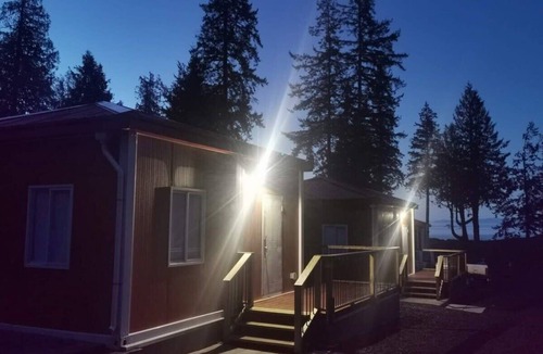Sliammon Apartment | U18 Seaside Serenity: Seal Bay Glamping Retreat