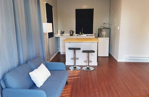 Sliammon Apartment | U4 Seaside Serenity: Seal Bay Glamping Retreat