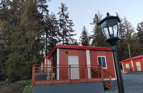 Sliammon Apartment | U4 Seaside Serenity: Seal Bay Glamping Retreat