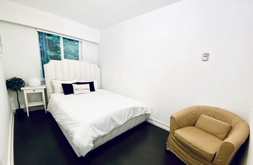 Shaughnessy Apartment | UBC, Guaranty Convenient Location! Top Floor Suite, Beautiful Surrounded