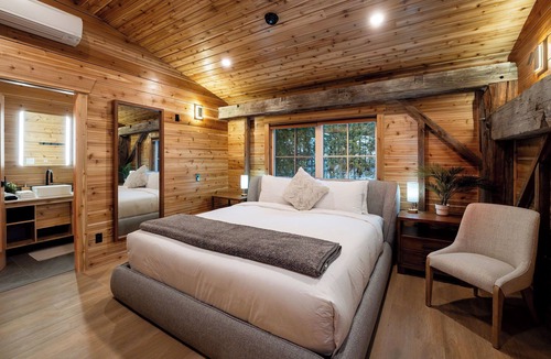 Revelstoke Hotel | Ultra-Luxurious 3-Bedroom Lodge with Exclusive Private Hot Tub
