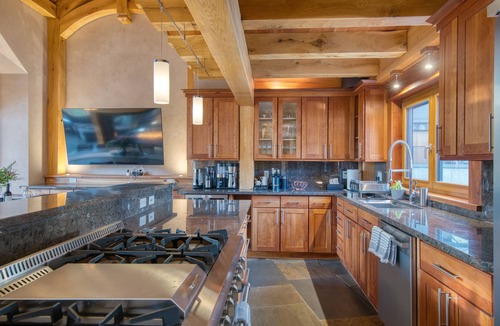 Silvertip House | Ultra-Luxury 7880sqft Ridgeside Villa w/Concierge