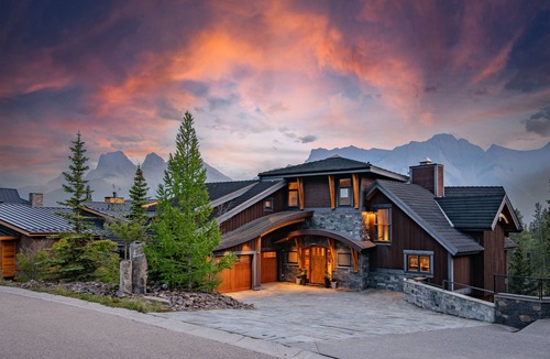 Silvertip House | Ultra-Luxury 7880sqft Ridgeside Villa w/Concierge