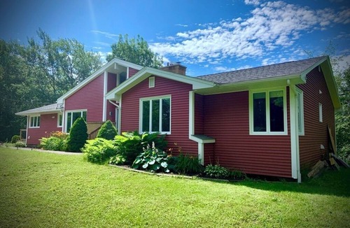Hammonds Plains House | UNIQUE Modern Character Home - Sleeps 10 ($)