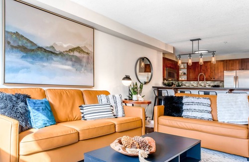 Panorama Condo | UNIQUE One Bedroom Condo in Upper Village
