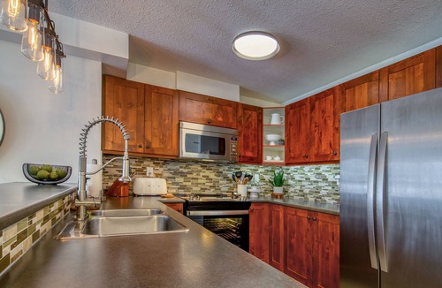 Panorama Condo | UNIQUE One Bedroom Condo in Upper Village