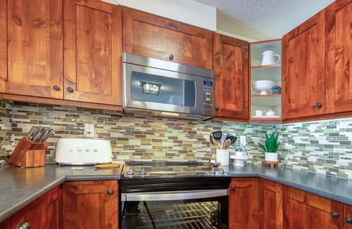 Panorama Condo | UNIQUE One Bedroom Condo in Upper Village