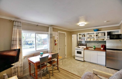 Wasaga Beach Cabin | Unit 1 2BR Beach Suite Walk to Beach (5 Min) BBQ Parking