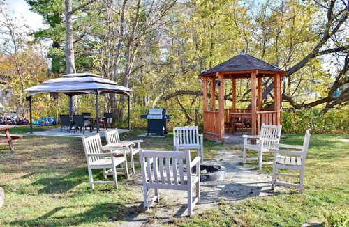 Wasaga Beach Cabin | Unit 10 Beach Escape | Relax & Unwind| Walk to Shore