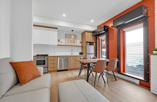 Rimouski-Neigette Apartment | Unit 107 - King Bed - 55" TV - Downtown