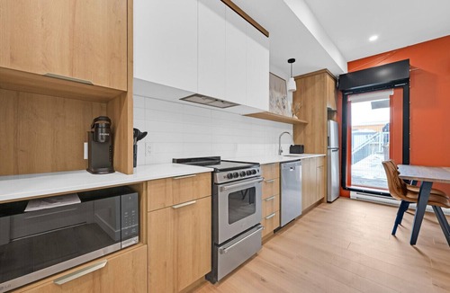 Rimouski-Neigette Apartment | Unit 107 - King Bed - 55" TV - Downtown