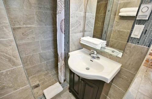 Wasaga Beach Cabin | Unit 3 Beach Escape 2BR Suite Steps to Sand BBQ Parking