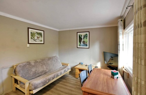 Wasaga Beach Cabin | Unit 3 Beach Escape 2BR Suite Steps to Sand BBQ Parking