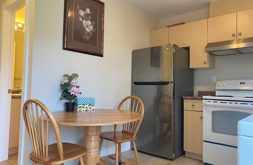 Fraserview House | Unit O - Cozy 1 Bedroom Suite