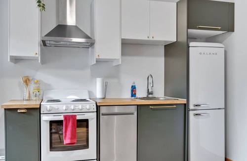 Hull Apartment | University Apartment — Vintage 1BR near Ottawa