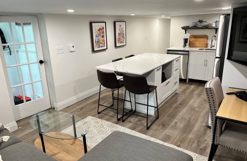 South End Apartment | Updated Lower 2 bedroom/close to Hospitals and University!