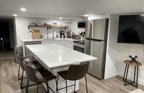 South End Apartment | Updated Lower 2 bedroom/close to Hospitals and University!