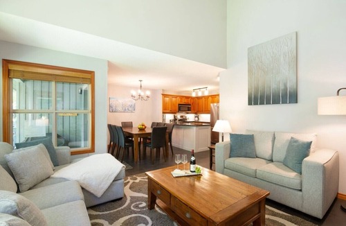 Upper Village Villa | Upgraded Mountainside 3BR TH Ski-in, w/Private HT