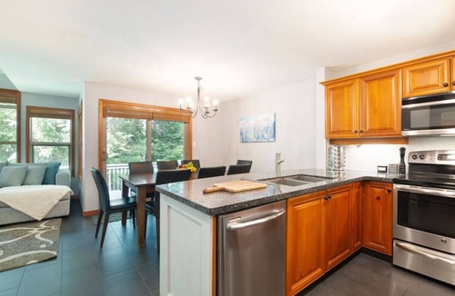 Upper Village Villa | Upgraded Mountainside 3BR TH Ski-in, w/Private HT