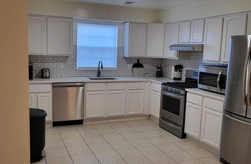 Newark Apartment | Upscale & Elevated - 3BR 2BA