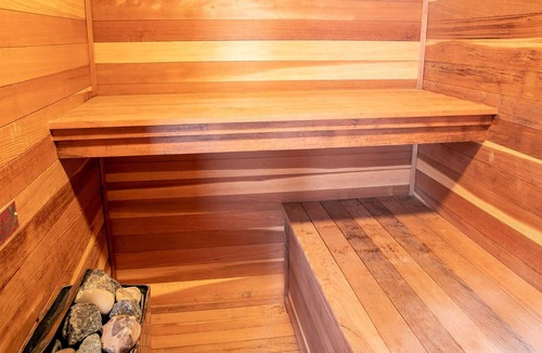 East Stroudsburg House | Upscale Home | Groups & Families | Sauna in Home