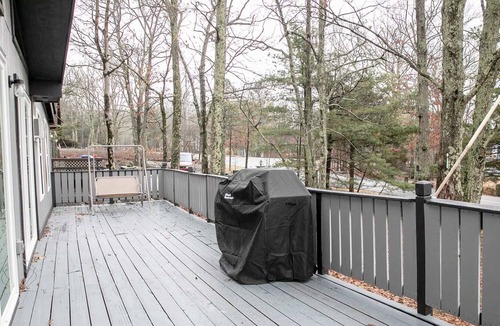 East Stroudsburg House | Upscale Home | Groups & Families | Sauna in Home
