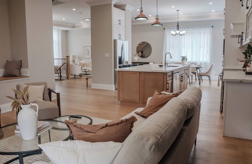 Pickering House | Upscale Pickering Escape | Near Lake & Dining