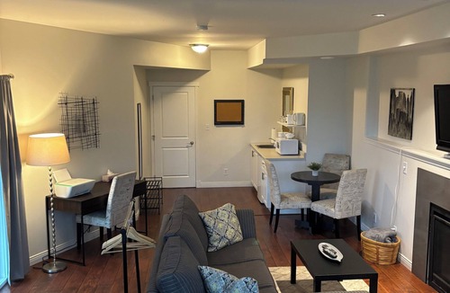 Saanich Apartment | Upscale Studio close to airport, ferries and downtown VictorianPet friendly