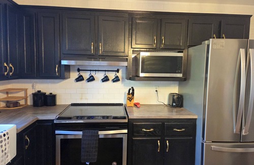 Saint John House | Uptown Prime Location 3 beds 2.5 bath backyard